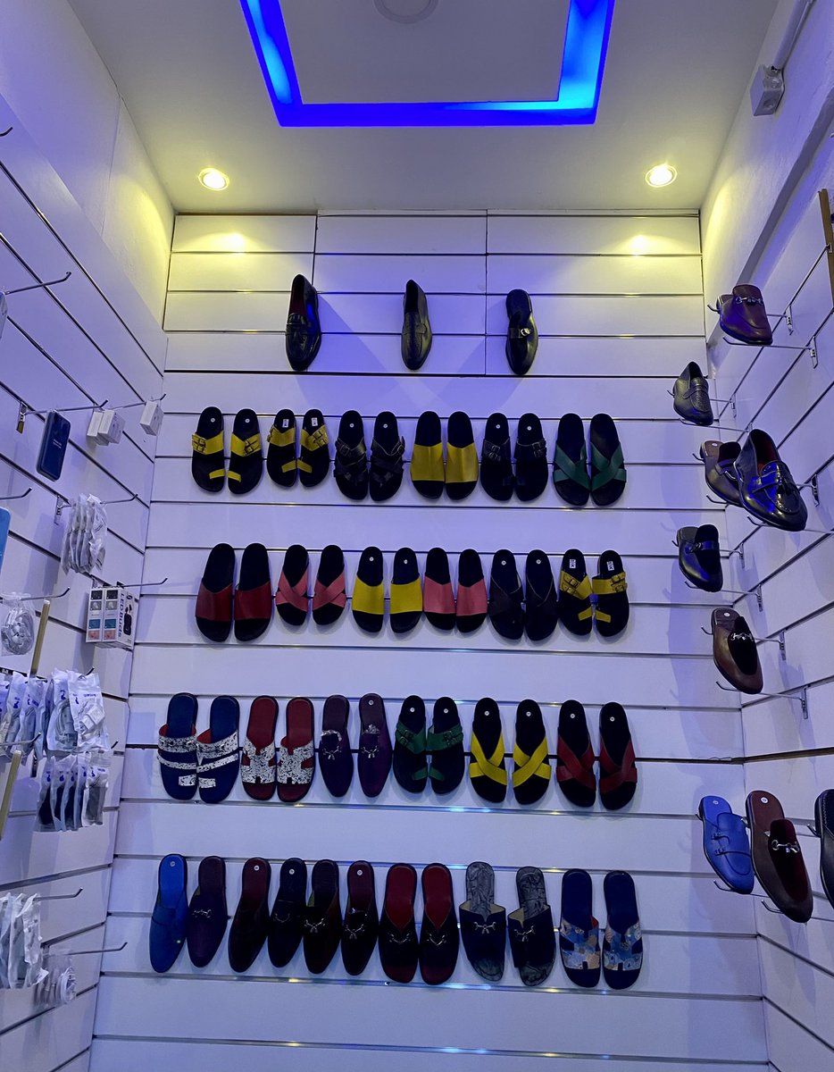 IbraMiBusiness's tweet photo. Bonjour la famille suis ravi de vous annoncer  l’ouverture de ma boutique IbraMiBusiness ( Adresse : Marché Castor ) qui consiste à un pas en avant vers mon objectif. Merci de votre soutien inconditionnel le meilleur reste à venir 🙏🏾❤️
#Al_Hamdoulilah  🙏🏾 https://t.co/t4GLWz1XGQ