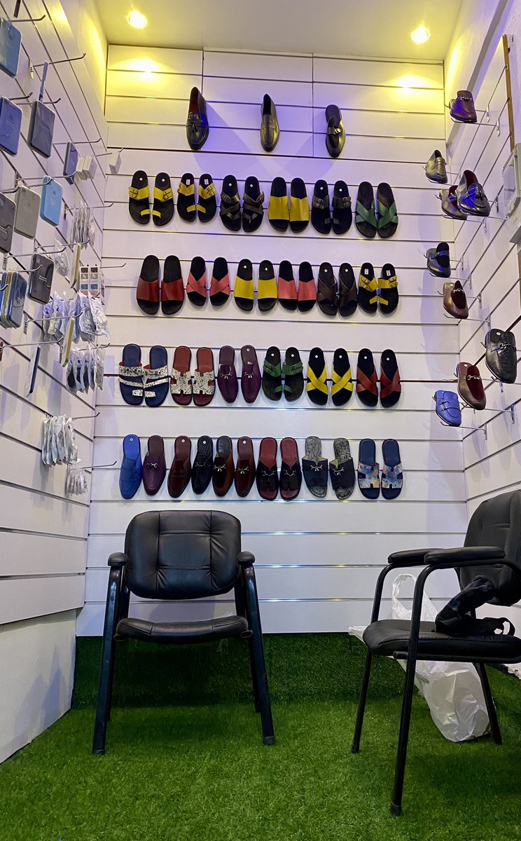 IbraMiBusiness's tweet photo. Bonjour la famille suis ravi de vous annoncer  l’ouverture de ma boutique IbraMiBusiness ( Adresse : Marché Castor ) qui consiste à un pas en avant vers mon objectif. Merci de votre soutien inconditionnel le meilleur reste à venir 🙏🏾❤️
#Al_Hamdoulilah  🙏🏾 https://t.co/t4GLWz1XGQ