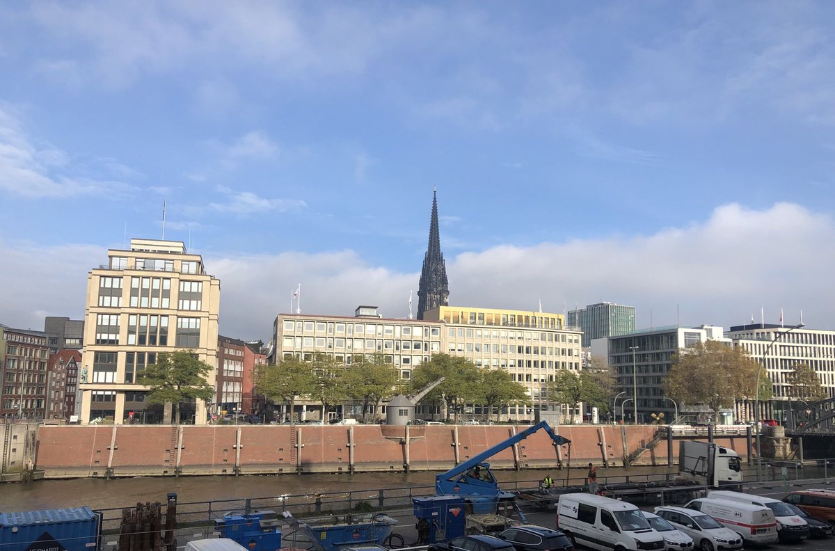ADressel's tweet photo. Heute erste Anwohner-Information des zur @FHH_FB gehörenden LIG für unsere #Kaimauer-Sanierung im Bauabschnitt 🏗 am Kehrwiederplatz in der #Speicherstadt. Im nächsten Jahr soll in diesem Abschnitt begonnen werden; die Öffentlichkeit wird noch genauer informiert werden😉. https://t.co/OCJ4Qm3DVz