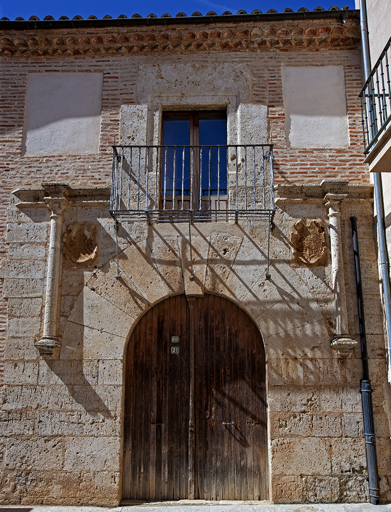 TurismoToro's tweet photo. Palacio de Amavizcar, cerca del Arco del Postigo. Construcción que pudo pertenecer a Juan de A. y Loyzaga Manrique de Guzmán, Caballero de la Orden de Calatrava y Regidor perpetuo de Toro.
#vivetoro #torociudaddelamusica @Toro_Ayto @torociudadmusic @ZamoraSpain @CyLesVida https://t.co/MTfYSamm3g