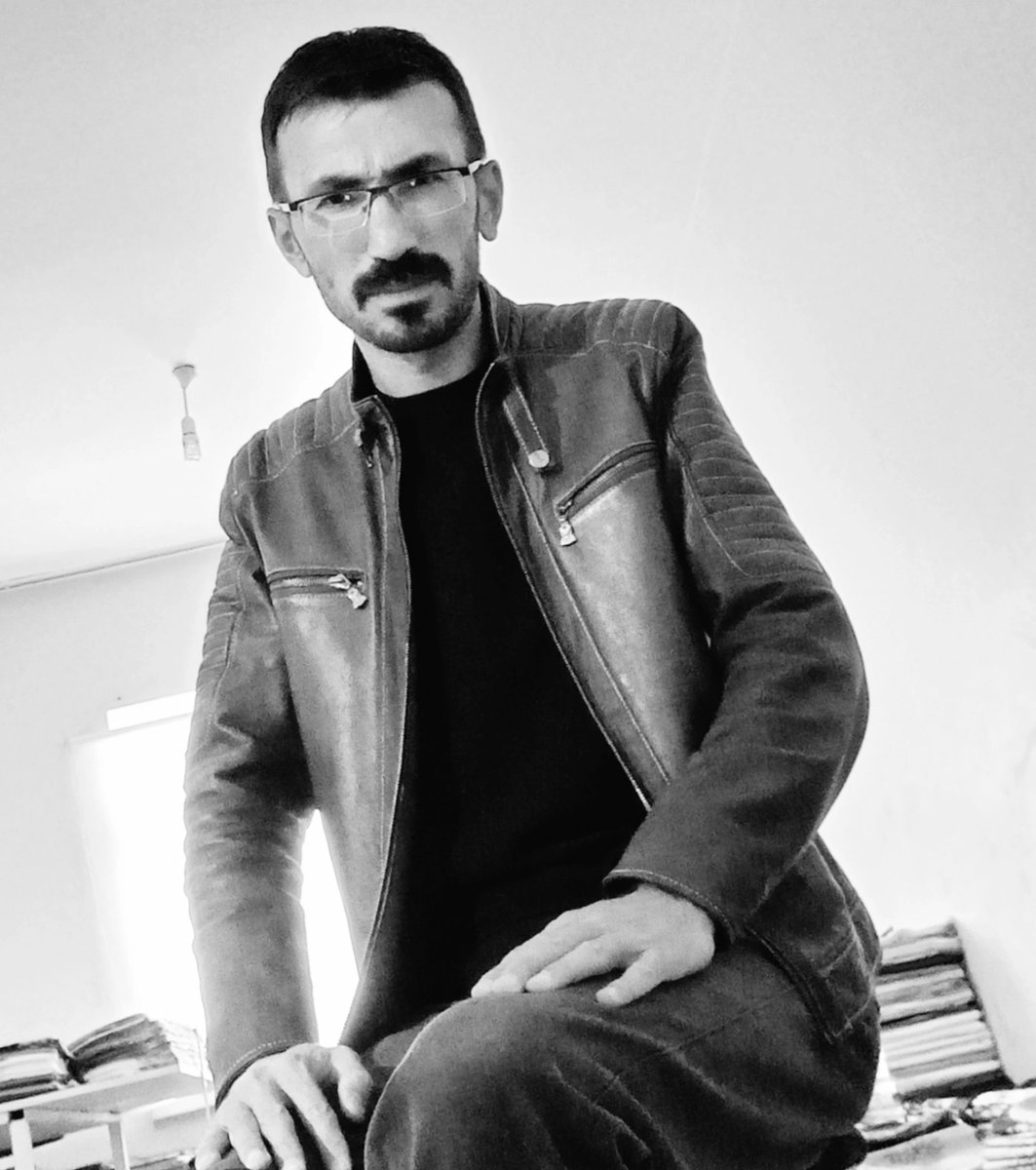 BeratTural's tweet photo. Kimse deri ceketim veya ceketlerim üzerinden siyaset yapamaz, manipülasyon ve algı yönetimine müsaade etmem. Herkes yerini bilecek 🤣
George Orwell #dericeket #derimont #pierrecardin #marka https://t.co/faJzRhy9Of