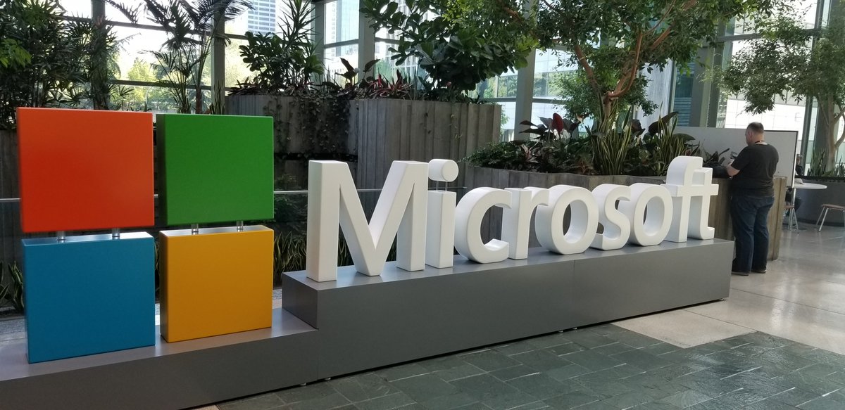 ians_india's tweet photo. Tech giant #Microsoft (@Microsoft) has launched its own version of #GoogleWave -- #MicrosoftLoop, a new Office collaboration app. https://t.co/TyslYXCyP7
