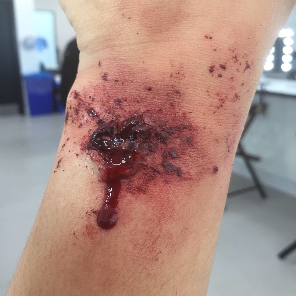 Powderpuff_HMUA's tweet photo. SFX wound Makeup at @UniNorthants 🖤✨
#makeup #sfxmakeup #sfx #sfxgore #sfxmua #sfxstudent #sfxwound #woundmakeup #bulletwound #bulletwoundmakeup #sfxburn #wound #specialeffectsmakeup #kryolan #northamptoncollege #northampton https://t.co/oYHAaWPPqf