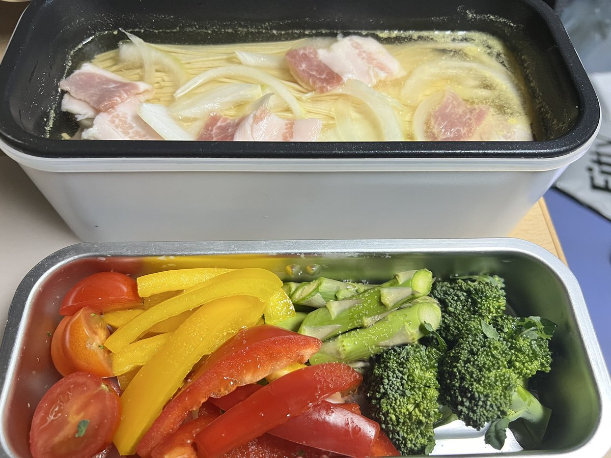 torakukku's tweet photo. 今日はパスタのリベンジと温野菜で2段式弁当箱炊飯器を使って調理してみました🍽
完全にリベンジ成功😋✨
めちゃくちゃ美味しく出来ました✨😋

#2段式弁当箱炊飯器
#パスタ #温野菜 #料理記録 #男子ごはん
#トラック飯 https://t.co/g64JxGil23