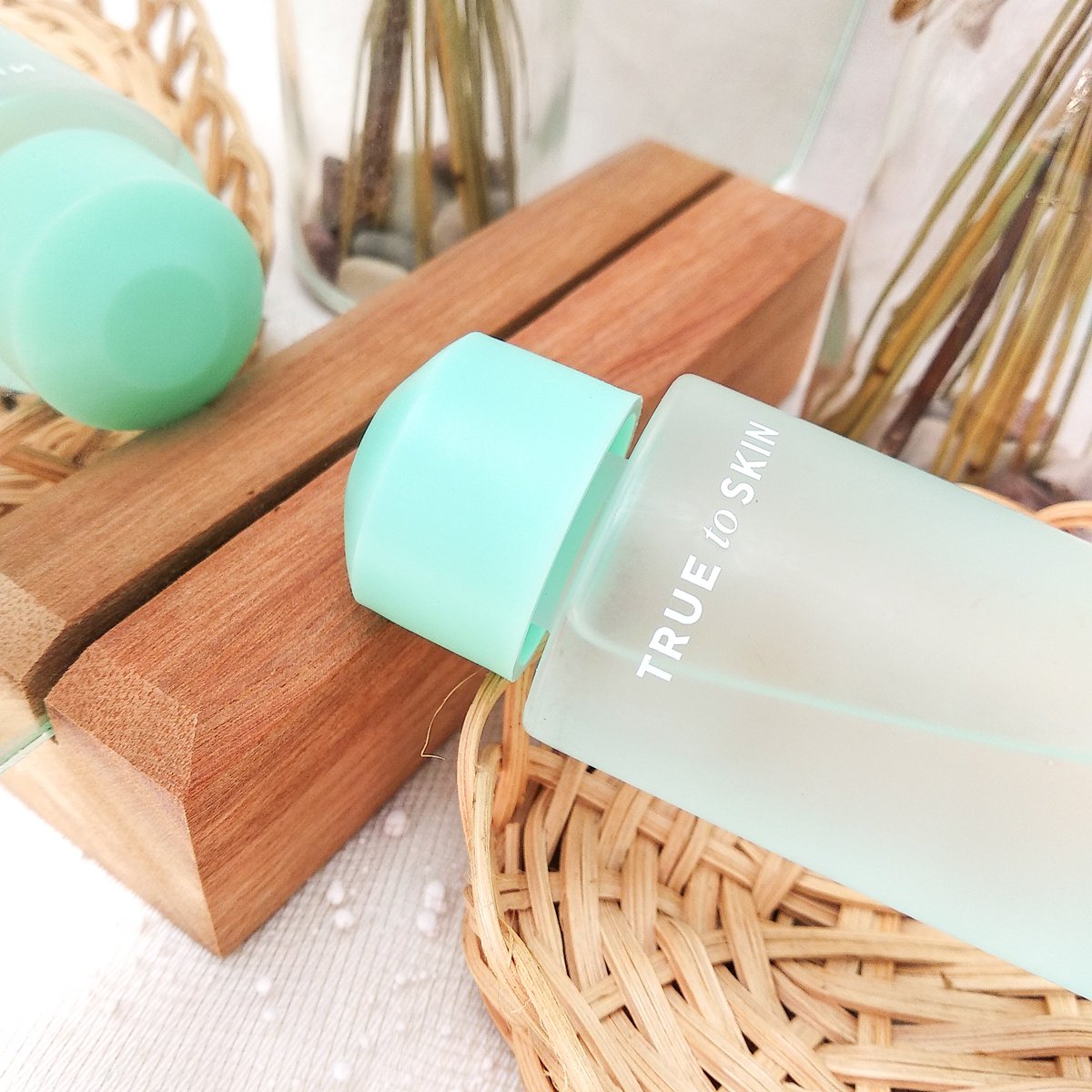 nsvrn_'s tweet photo. 🥰 REKOMENDASI Hydrating Toner Affordable 95rb an aja 🤩
@truetoskinid : Mugwort Cica Soothing & Hydrating Essence Toner
⭐️ Mugwort
⭐️ Cica
⭐️ Cactus Extract
#NaReview #racuninskincare https://t.co/PgkOQDUUwK