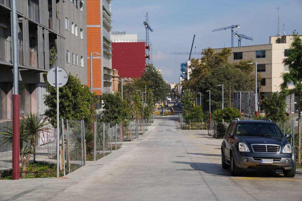 👉🏻 Els carrers dels Almogàvers i de Zamora són els nous eixos verds del pla Superilla Barcelona!

🌱 El barri del Parc i la Llacuna del Poblenou guanya un nou tram d’eix verd i una nova plaça  🚶🏻‍♀️ amb la reurbanització dels carrers.

ℹ️ ajuntament.barcelona.cat/ecologiaurbana…
