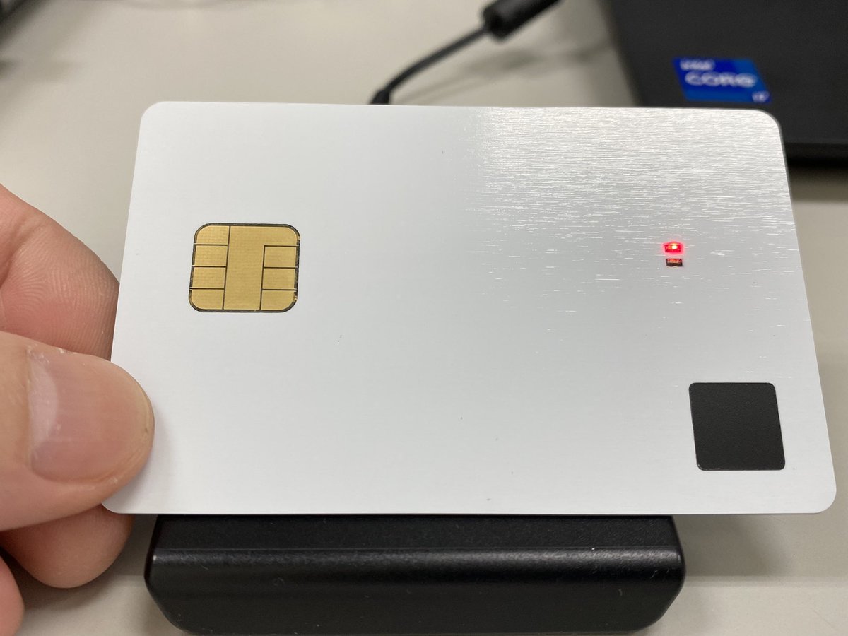 Stevenchiang20's tweet photo. Hairline fingerprint card without battery https://t.co/tNsCvbjde3