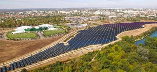 Zehub's tweet photo. Le gouvernement veut encourager l'implantation de #panneaux #photovoltaïques sur des #friches pour augmenter la part d'#électricité produite par les #renouvelables sans #artificialiser les sols https://t.co/PqZTvxCJIS https://t.co/ljmmpzgBdp