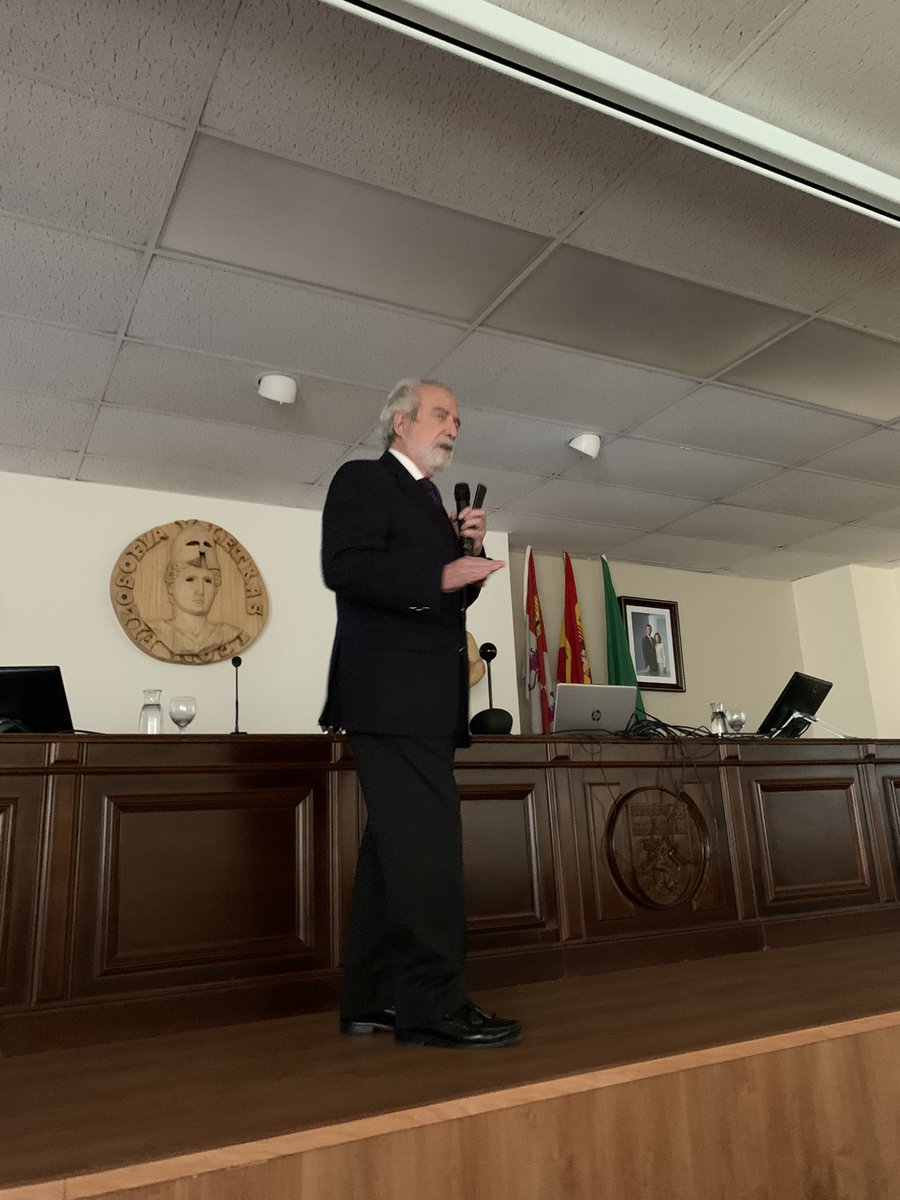 Cat_AlBonifaz's tweet photo. @unileon @ieee_es el almirante Sande Cortizo nos habla de Lepanto https://t.co/mhEB6lpIen
