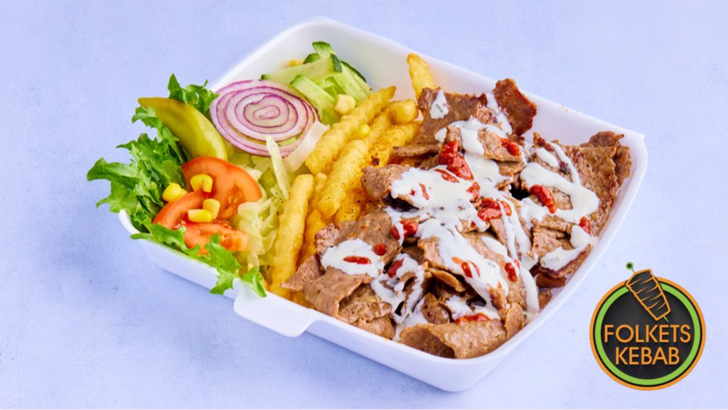 folketskebab's tweet photo. It’s Döner time❗️ Fra alle våre avdelinger kan du få tak i 100% ekte dønerkjøtt! Hva med en slik Dønertallerken?😍 https://t.co/KZaVXbc3Pw