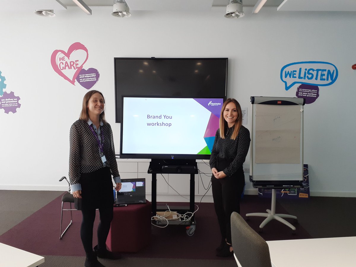 sulbia's tweet photo. Amazing session hosted by @FirstForFCHO for @OldhamCollege learners considering brands, social housing and careers with @CareerReadyUK @FacultyFPOC with @ShepleySam @BetteridgeMarie @juliegoreham https://t.co/rv8LTlp1Ru