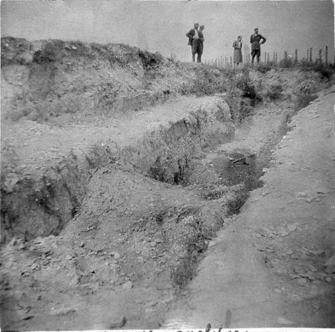 ArkadiuszCimoch's tweet photo. 3 listopada 1943 Niemcy rozstrzelali ok. 18 000 Żydów w ramach akcji „Erntefest”. Dokonali tego w niemieckim obozie Konzentrationslager Lublin. Trzeba przypominać, że niemieckie obozy śmierci były niemieckie. https://t.co/TxGZOwf6Ux