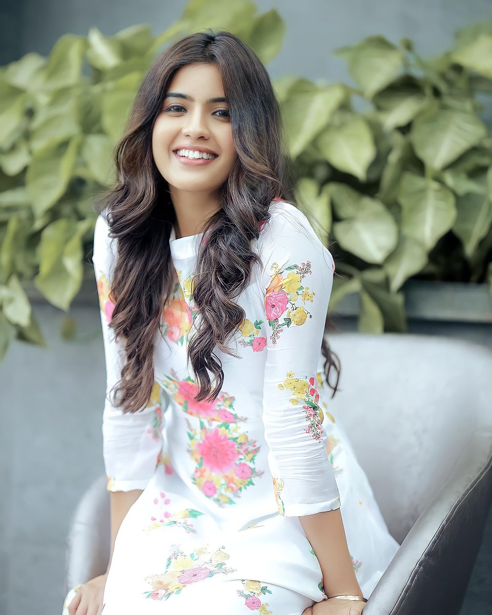 amrithayism's tweet photo. @Actor_Amritha ❤️
#AmrithaAiyer 🌸 https://t.co/MjV0LebZ7s