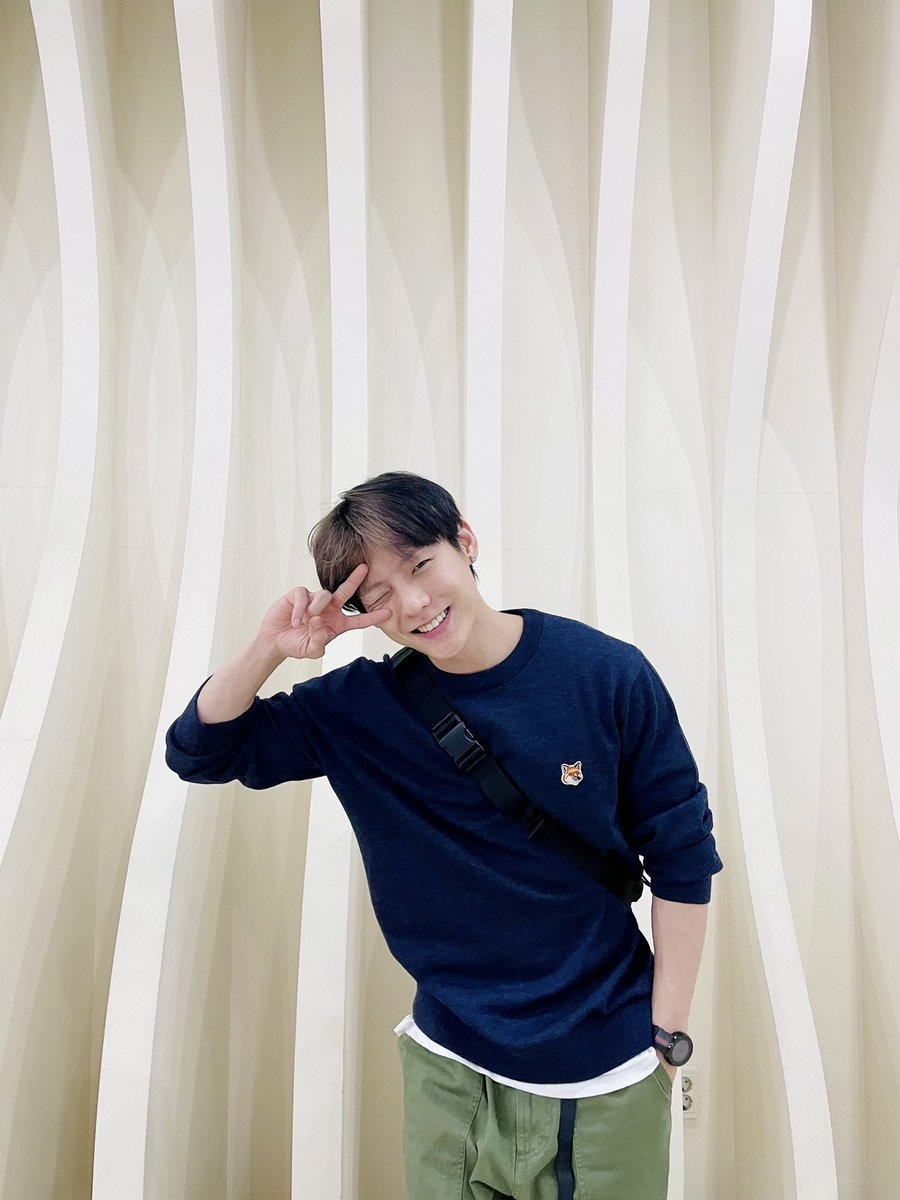 btob2mh's tweet photo. 매일 밤에 하던 운동을 낮에 하려니까 두배로 힘든 느낌😳 그치만 오늘도 아침 먹고 운동 2시간 끝! 늦은 점심 먹어야지🤤
여러분! 오늘도 10시에 비키라에서 만나요🙌 https://t.co/UHwCHfKOnN