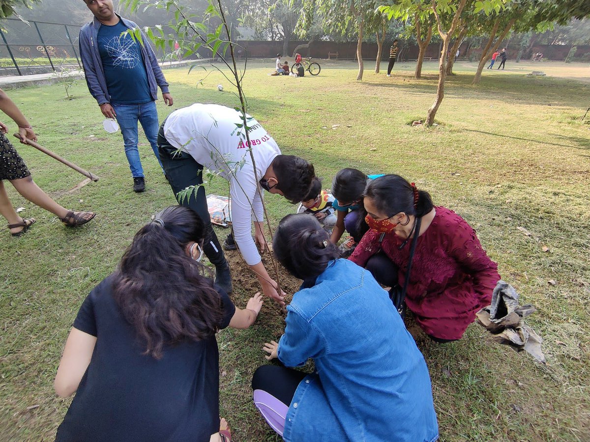 PritiShroff's tweet photo. #1000trees plantation Now 930 Remaining - wow such a great feeling Thank you @_WeRiseTogether 🌳😍🌎 https://t.co/iK6Y3sMslK