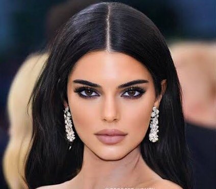 Günün güzeli; Kendall Jenner. Happy birthday! 