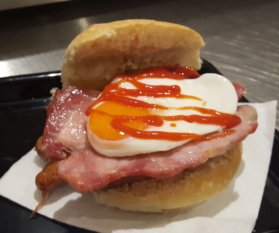 EdwardsofConwy's tweet photo. Breakfast bap anyone?
#OpenForBreakfast #EdwardsOfConwy #RedSauceOrBrown https://t.co/wDj5CuGwdv