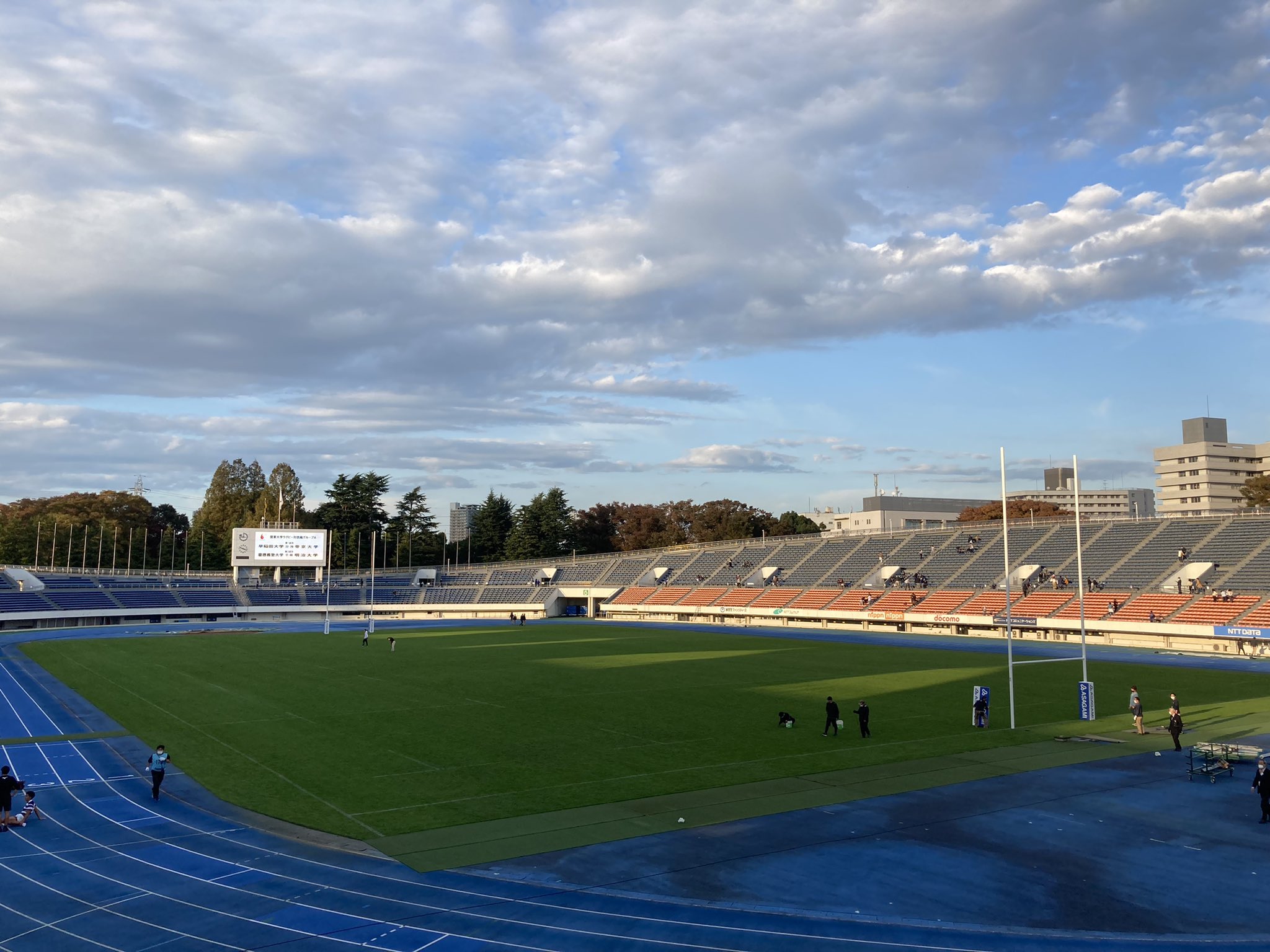 Uzivatel Hideki Takahashi Na Twitteru 駒沢オリンピック公園陸上競技場を離れます 対抗戦4強の白熱した二試合を堪能しました 早稲田大学 帝京大学 明治大学 慶應義塾大学 選手および関係者の皆様 お疲れ様 ありがとうございました T Co Ldkibvgo48