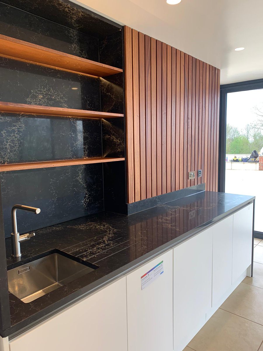 Logic_CP's tweet image. This fantastic poolhouse perfectly blends into it&apos;s surroundings with high end tech and design inspired features. Visit our website thelogicgroup.co.uk to view our full case study of this stunning project.   #construction #poolhouse #greenroof #design #fitout