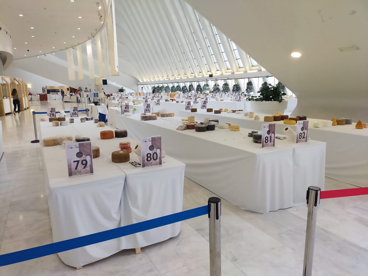 DDeSantiagoS's tweet photo. Más de 4.000 variedades de quesos de 45 países concursan en el #WorldCheeseAwards. ¡Allá vamos! El Palacio de Exposiciones y Congresos de Oviedo acoge el #InternationalCheeseFestival.

@cheesefest2021
@aytoviedo
@alimentosastur
@InstitutoQueso
@guildoffinefood

#ICF2021 #WCA https://t.co/tpvcMFMcN9