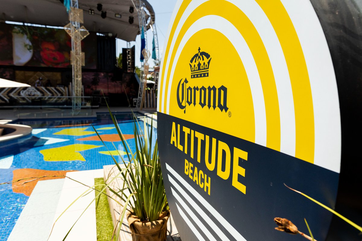 MondeMtsi's tweet photo. #ChasingEvents makes a splashing comeback with an epic event at @AltitudeBeach with a lineup incl. @sunelmusicianza, Ami Faku, @simmymusicsa, @tresorofficial, FKA Mash, @BlankaMazimela, Desiree and MORE!
Read full event post here: https://t.co/EJZ8UuGQCO
📸by @cyrilzuma
1/3 https://t.co/d4HcOGLCGf