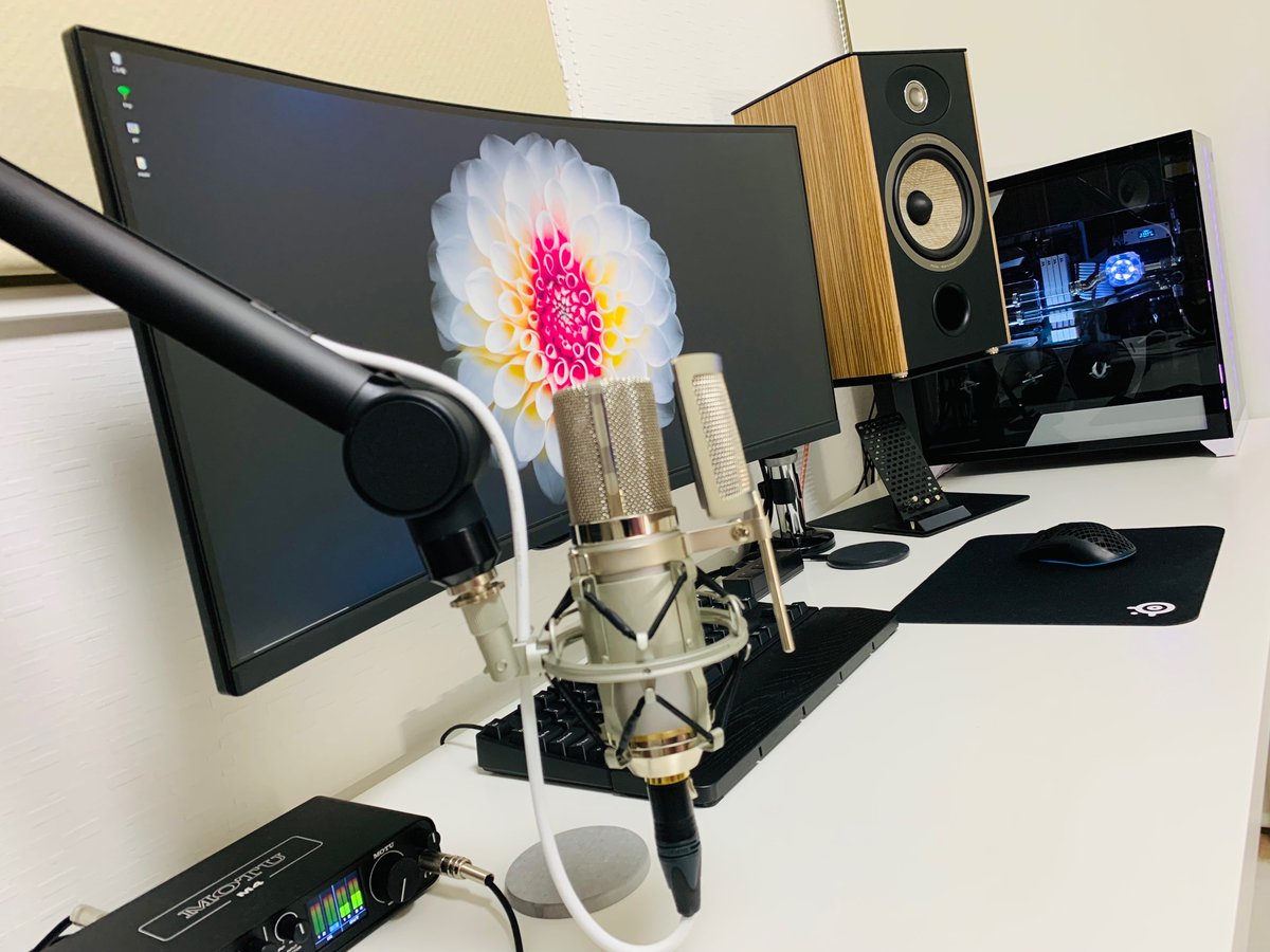 pazomaro's tweet photo. 音楽を楽しむ新しいお部屋完成です(*´꒳`*)

#お前らのpcデスク周り晒していけ 
#お前らのPCデスク周り晒してけ
#音楽好き https://t.co/ELUsLodNeR