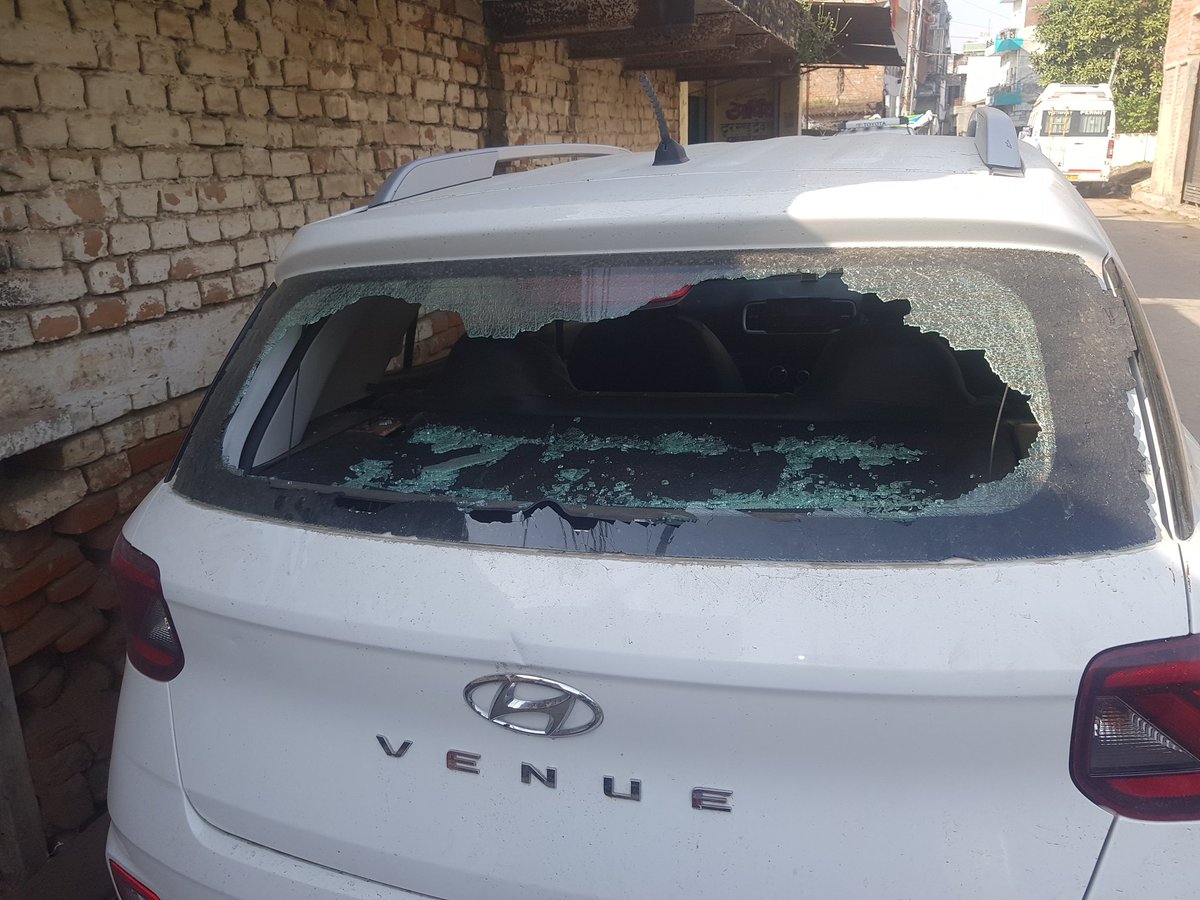 dwivedi_ritesh's tweet photo. @HyundaiIndia Its been around 2 weeks I am requesting varanasi both service centers to fix my car issue. Both are just saying no parts available. I have been asked to wait for a week. Its been 2week now, again they saying to wait for more 15 days. https://t.co/uJRmPz2PFR