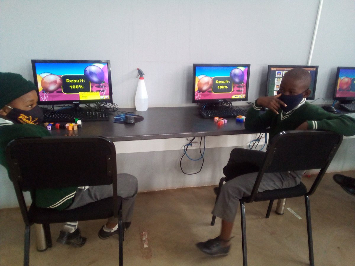 Hlami19's tweet photo. #WonderfilledLearning with learners from Mahlahluvana @DumphriesDLC @GwfOnline https://t.co/zJtyRR11AO