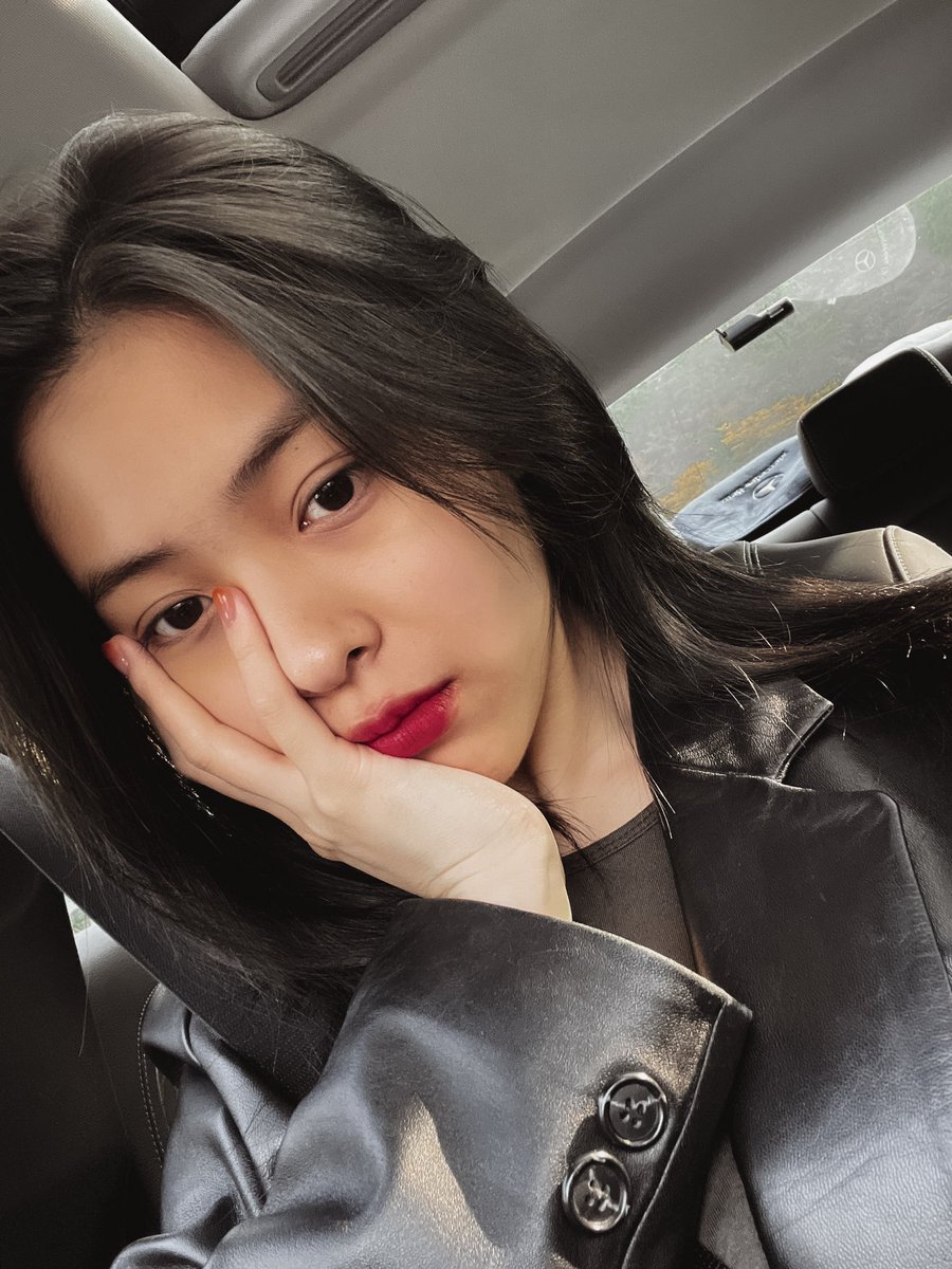 RYEJIF1LM's tweet photo. ryujin and yeji wearing a leather jacket https://t.co/WtttdBzl1E