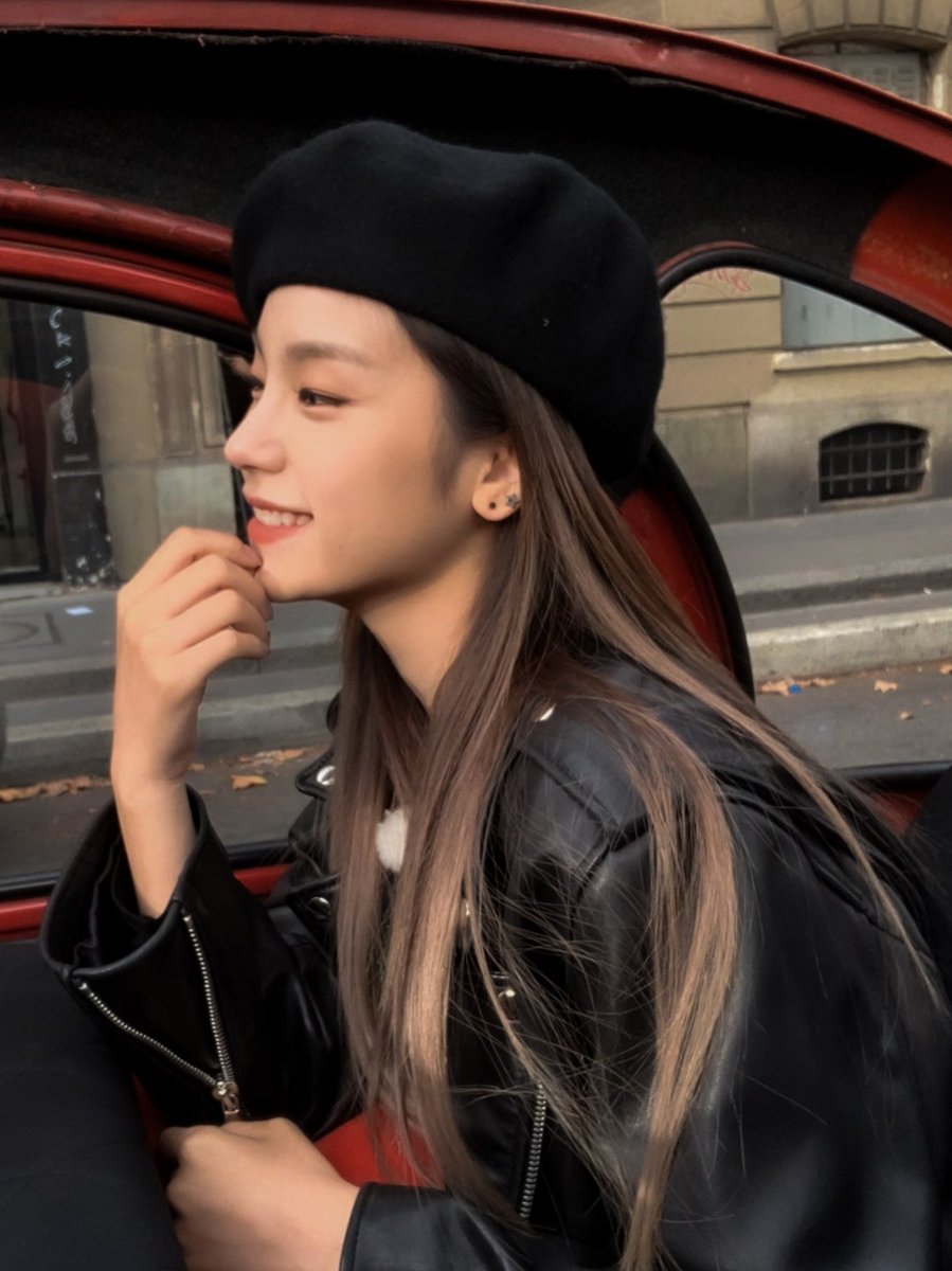 RYEJIF1LM's tweet photo. ryujin and yeji wearing a leather jacket https://t.co/WtttdBzl1E