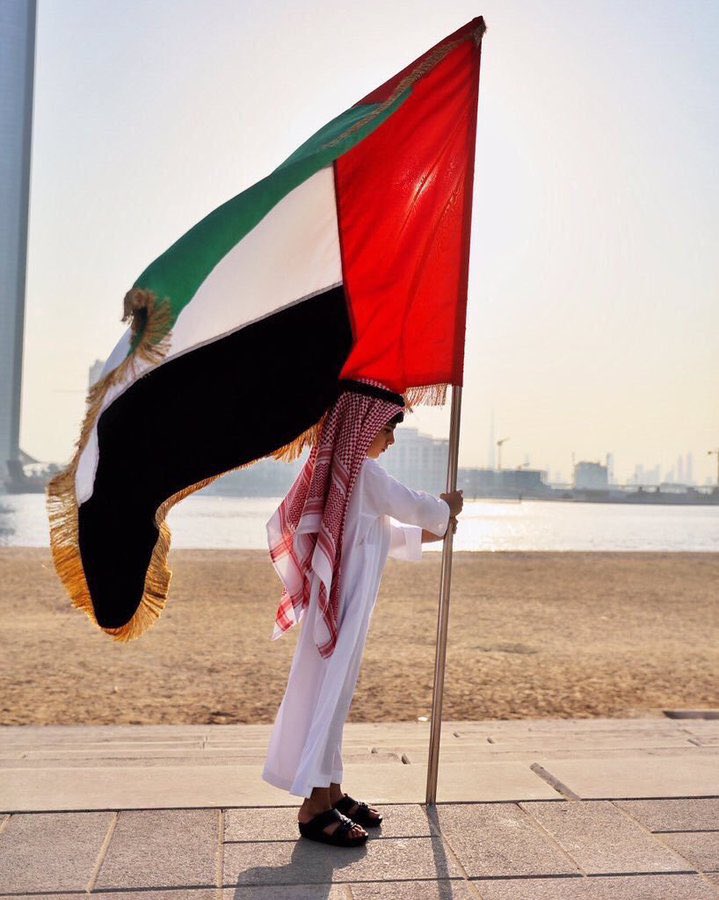 SF_SKD's tweet photo. رزو علمكم فوق ياهل المروات
اليوم هذا فيه زانت سماكم
انا سعودي .. وافتخر بالامارات
ويحق لي افرح واشارك معاكم
#يوم_العلم
#يوم_العلم_الاماراتي https://t.co/w3jVq6Mn4U
