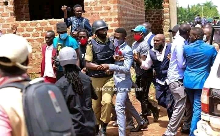 BundibugyoU's tweet photo. @DidasDidix @NUP_Ug @uk_nup @StandUpUganda1 #WeAreRemovingADictator 
#M7NovMassacreUg https://t.co/HrDuQIB1ln