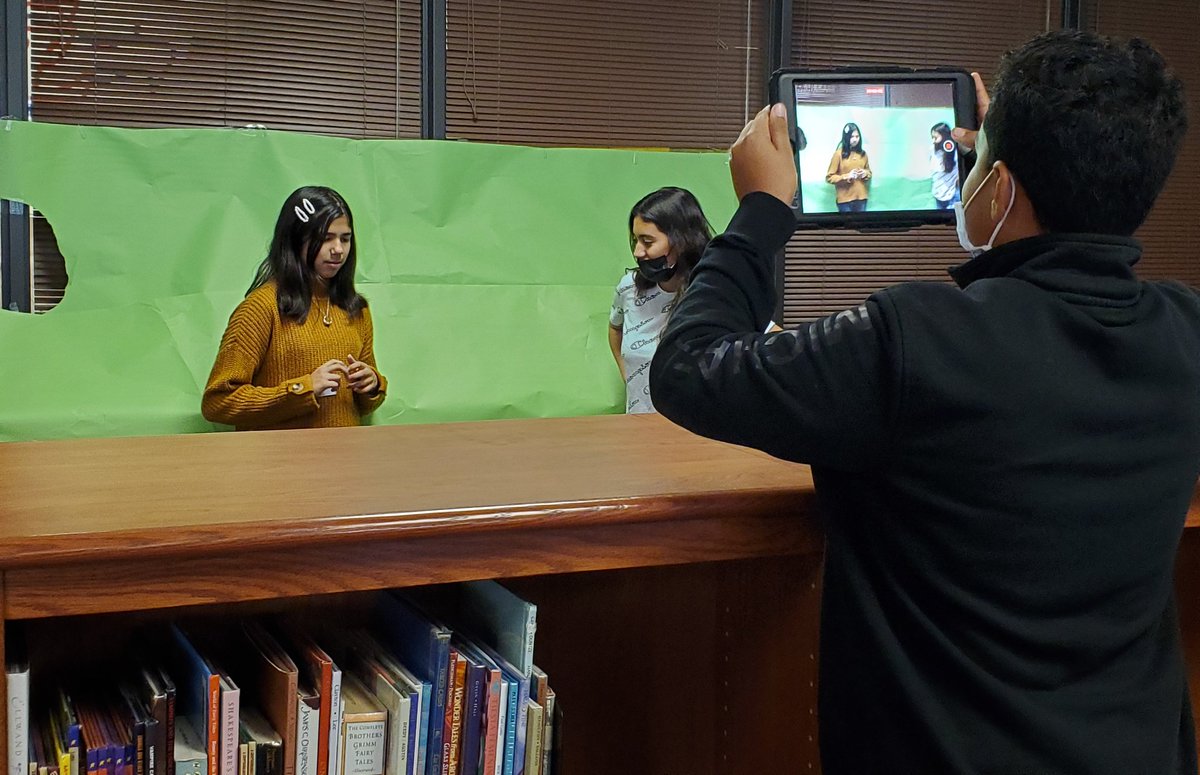 msimms514's tweet photo. Sra Chacon's Spanish II classes hosting a fashion show in the library as they practice describing each other's clothes in Spanish. @CLI_Eagles @CCISDLibrary https://t.co/YFOZgjtDuT