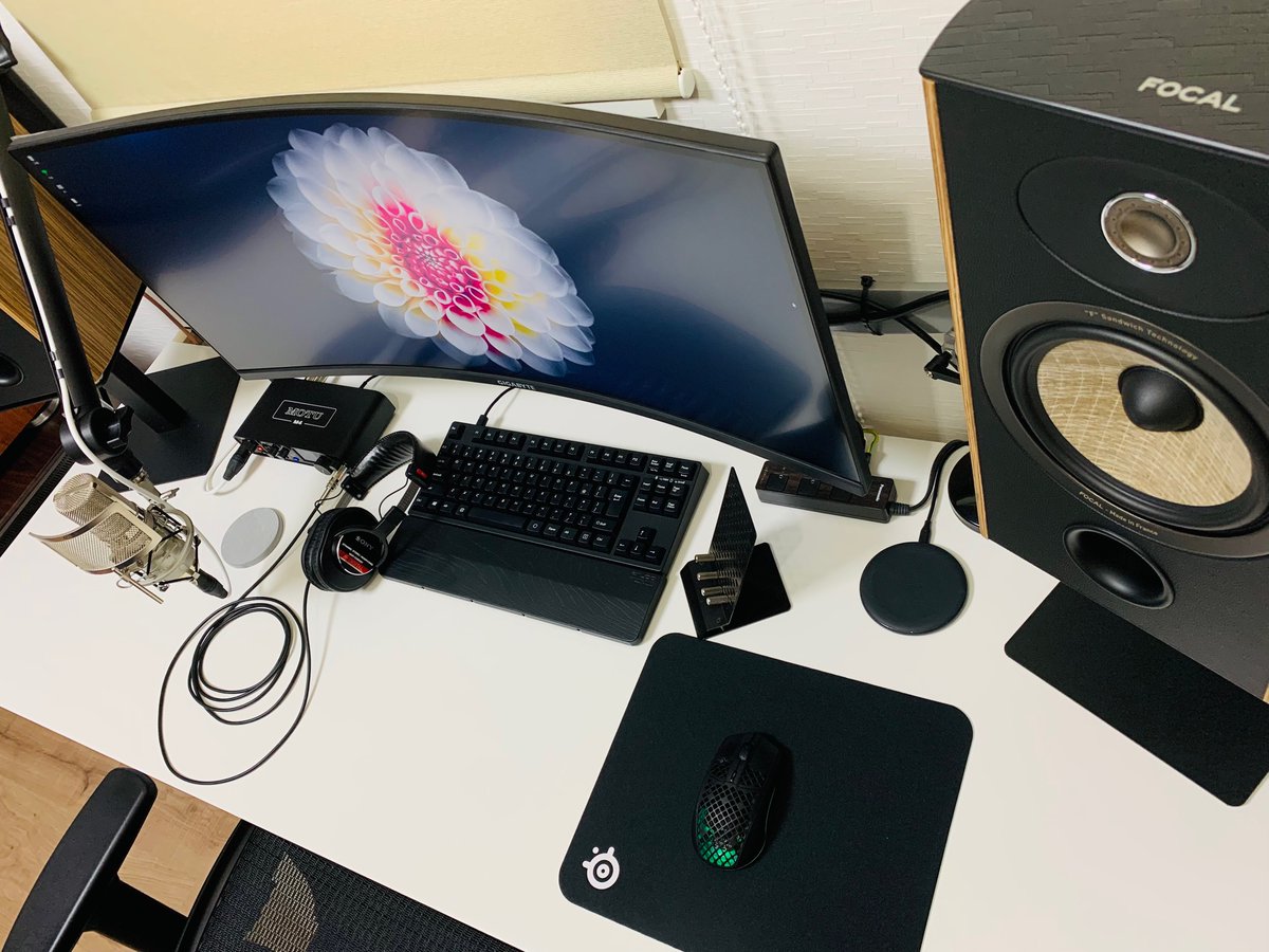 pazomaro's tweet photo. 音楽を楽しむ新しいお部屋完成です(*´꒳`*)

#お前らのpcデスク周り晒していけ 
#お前らのPCデスク周り晒してけ
#音楽好き https://t.co/ELUsLodNeR