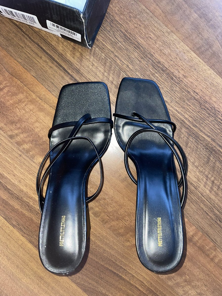 GeorgiaHolman13's tweet photo. Ordered shoes for my graduation and @OfficialPLT couldn’t even give me a matching pair 🙃 outfit ruined https://t.co/LKTd01j0jU
