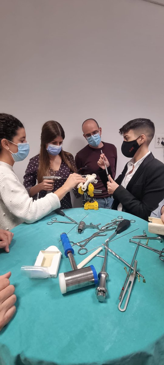 doctorvidela's tweet photo. Gran tarde gracias a A2C @XavierAute. La UTO de @cot_csi en taller del clavo de peroné https://t.co/ThZR5lC4dO