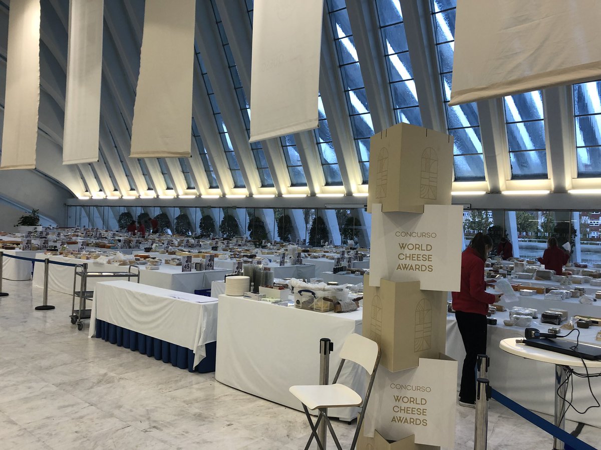 salsadechiles's tweet photo. Paraíso de queseros. Hoy jurado en el World Cheese Awards. https://t.co/13GadcyvOl