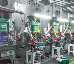 AliceCh50777672's tweet photo. HSR-BR series are used in sheet metal stamping projects, packaging cartons palletizing projects, flange grinder automatic loading and unloading projects
#hnc #robot #automation #packaging #projects #palletizing #cabinet_hardware #JuveZenit #IlCollegio https://t.co/BgHxct5EXx