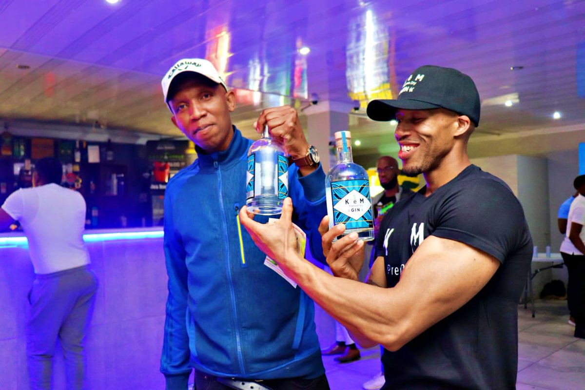 gin_kem's tweet photo. The Countdown to the festive Season continues with your favourite Gin doing the rounds at  Ekoneni and Jeff's place in East London.
Special shout out to Ntsika Tafane, we see you😎

#kemgin 
#ginandtonic 
#countdowntofestive 
#KeSummer https://t.co/v0NhFqYnvA
