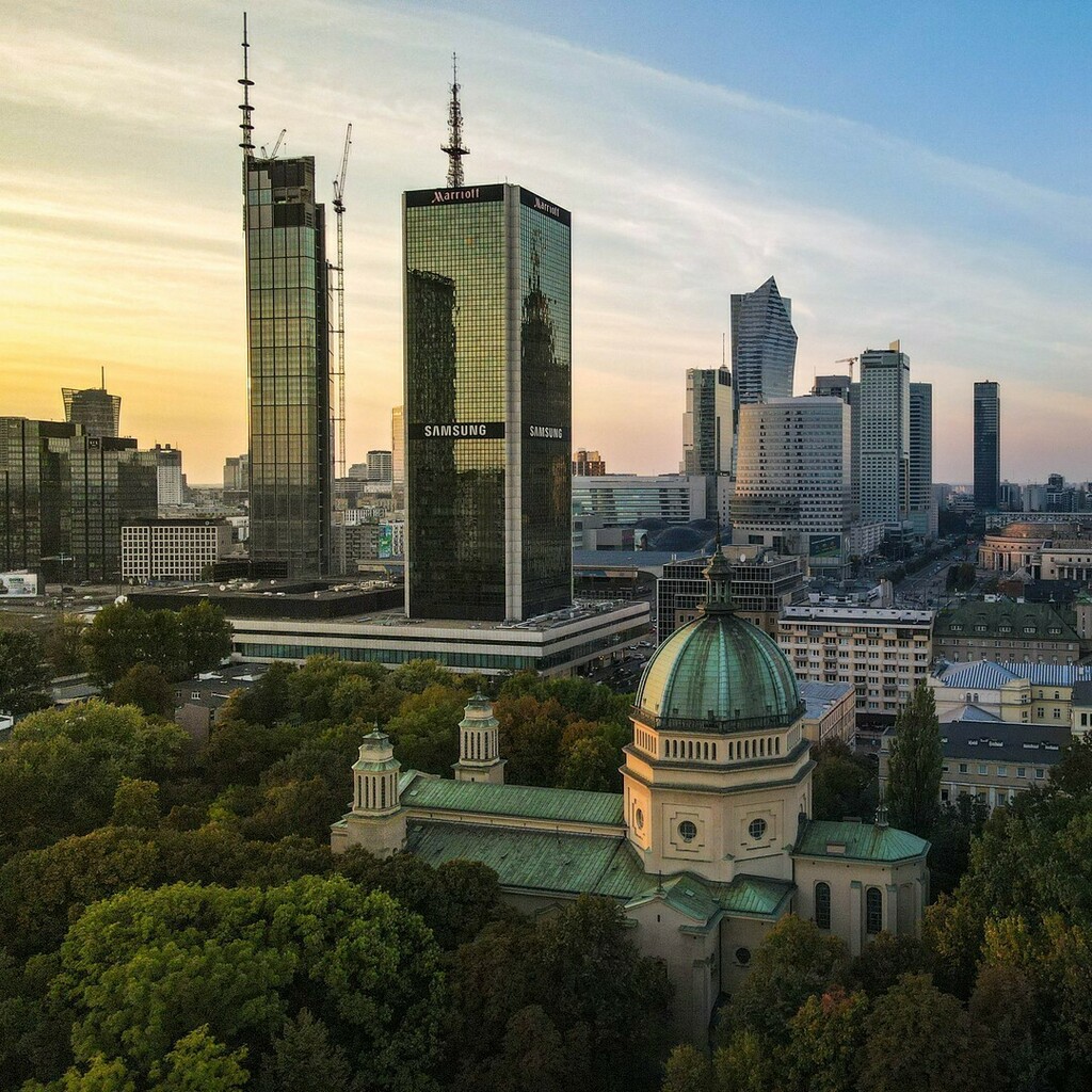 Bart_Wielinski's tweet photo. 🇵🇱⛪🌳🌳🏬 The #StBarbara #church and #skyscrapper-s of #Warsaw, #Poland
'
'
'
#architecture #drone #dronestagram #dronephotography #dronelife #droneoftheday #Warszawa #autumn #sunset #city #citylife #history #streetlife #instagood #instadaily #instatra… https://t.co/xb5RTcVzOk https://t.co/VSRB0oDbAR