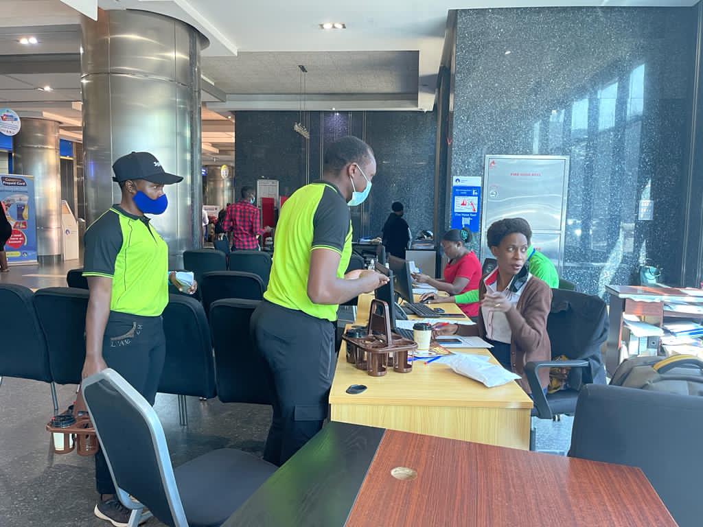 Coffeecity21's tweet photo. #Juzza Coffee Service is making coffee Affordable and Available like never before. Today our branch at City Square served coffee @CentenaryBank, Mapeera House. The Juzza App is now available on playstore. Order for coffee combos with rolex, Nyamex, chicknex, Burgers & snacks https://t.co/atwlHXrbWE