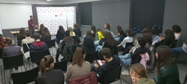 CKCG_MRC's tweet photo. Sinoć smo na redovnom sastanku #volontera, govorili o #stresu, #traumi, krizi i očekivanim, normalnim reakcijama ljudi u odnosu na situacije koje nijesu dio svakodnevnog ljudskog iskustva.
Pronađi volontera u sebi.
#volunteerism #svudazasvakoga #everywhereforeveryone https://t.co/kifIoQ0U2I