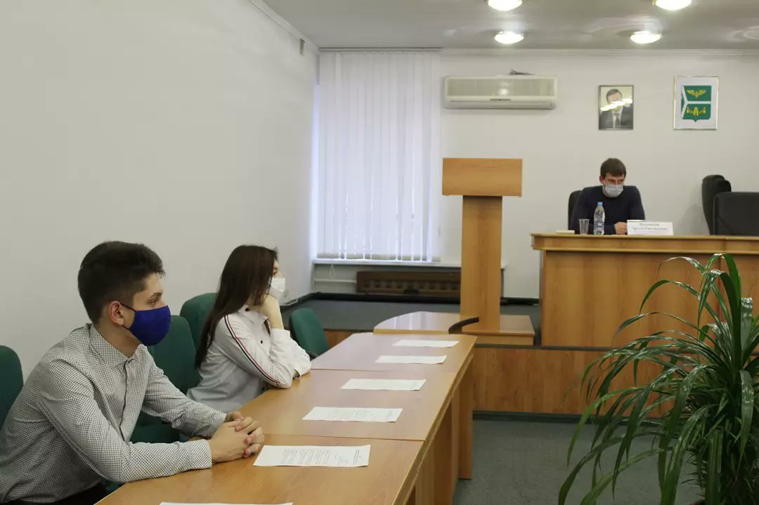 kinelduma's tweet photo. 📑 Вчера прошло очередное заседание Молодежной палаты. Ребята ознакомились с правовой основой деятельности комиссии по вопросам местного самоуправления Думы городского округа и обсудили план мероприятий до конца текущего года с учетом действующих ограничений. https://t.co/sRz1WZuix1