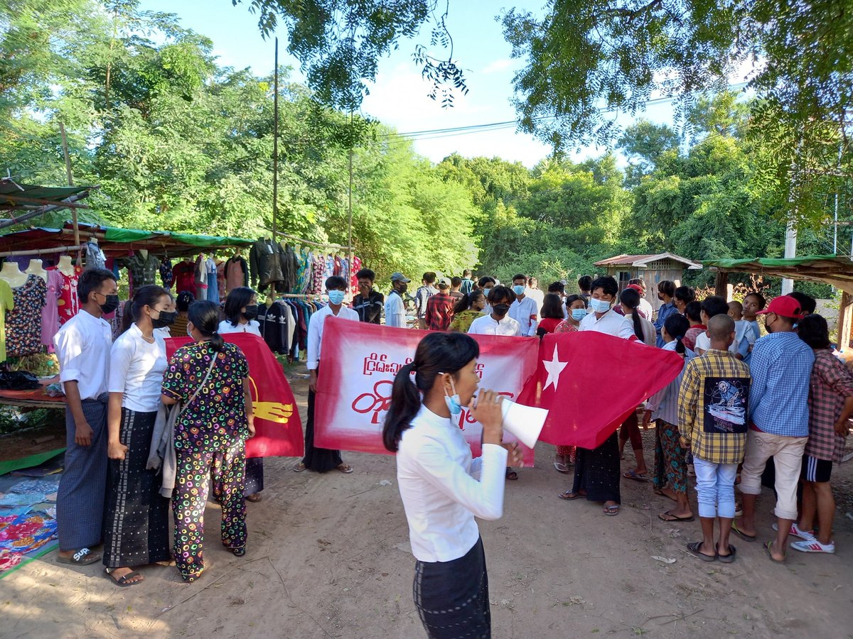 IrrawaddyNews's tweet photo. Villages close to the controversial China-backed copper mine near Mt. Letpadaung in #Sagaing Region and students from Monywa teamed up on Wednesday to show their opposition to the military regime. (Photo: CJ)
 
#WhatsHappeningInMyanmar https://t.co/28Es0WVUiF