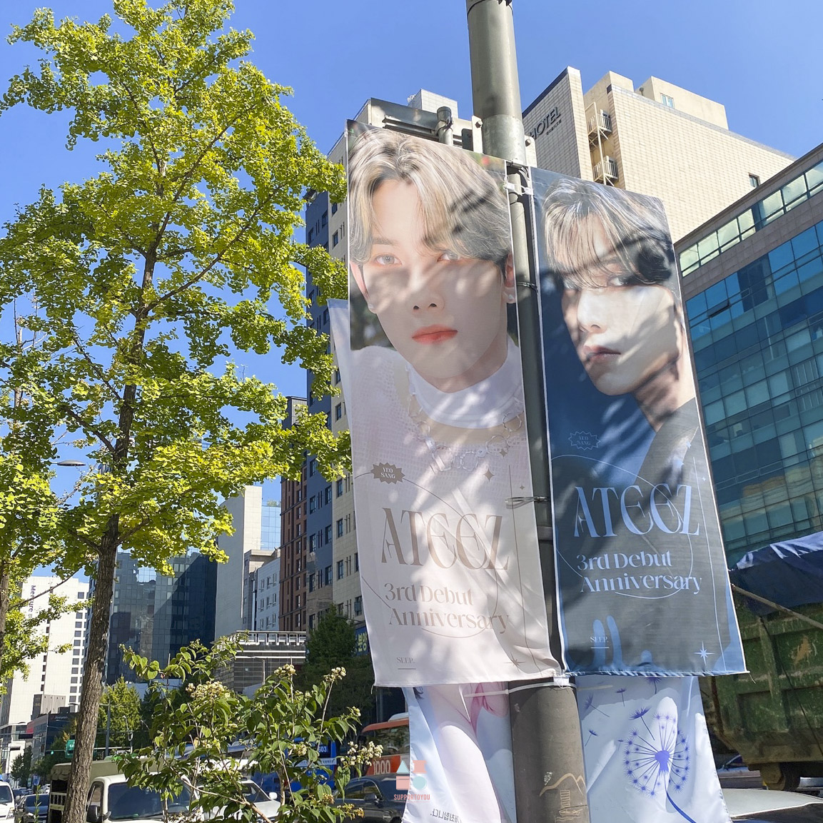 supportoyou's tweet photo. #에이티즈 분들의 데뷔 3주년을 기념하여 진행하셨던 가로등배너 광고입니다✨

❣대상 : #ATEEZ 
❣위치 : 합정역 - 홍대입구역 일대

kakaotalk 플러스친구 : 서포투유
( https://t.co/ag1fcQFIHl )

#아이돌광고 #아이돌이벤트 #팬클럽이벤트 #지하철광고 #팬클럽광고 #옥외광고 https://t.co/6F73lPEgHi