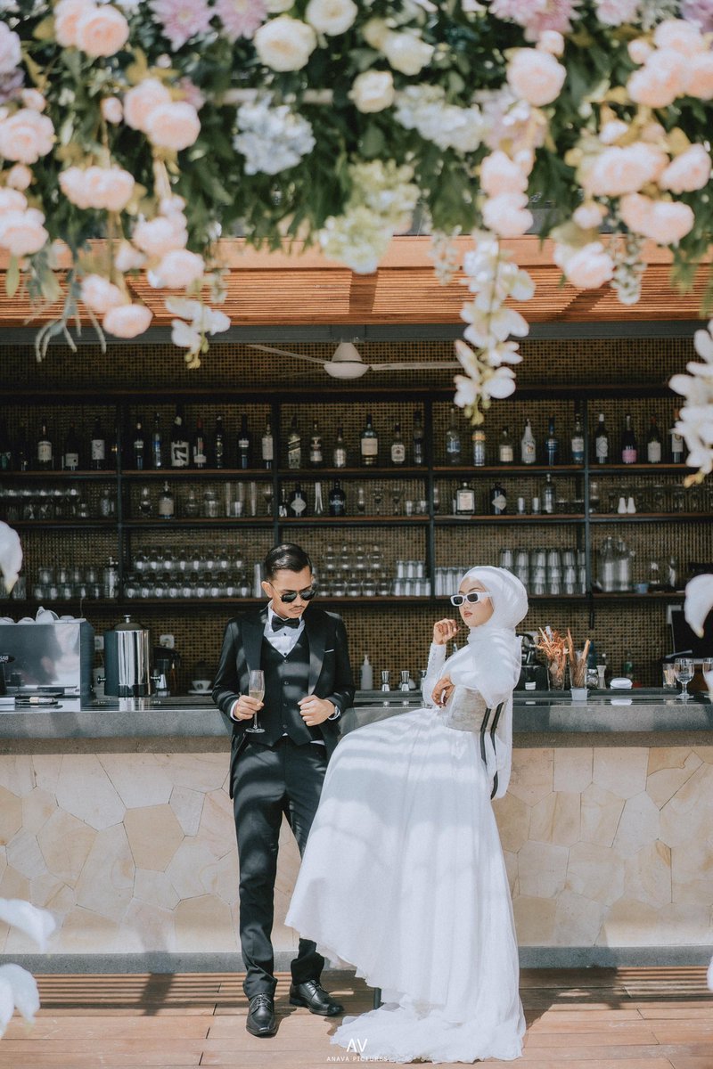 <a href="/ryanffebrianto/">Ryan</a> Numpang deh hehe intimate weddingku, nikah habis subuh, tamu 40 orang udah include keluarga inti. Such a dream to me🥲🥲❤️
