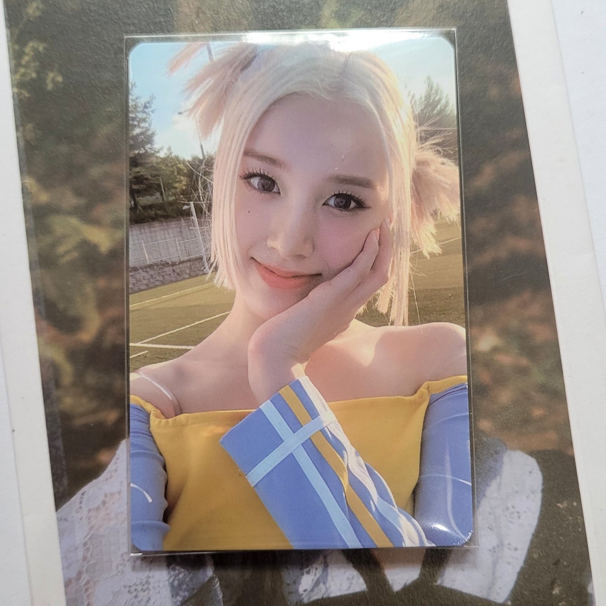 sh1nseo's tweet photo. EVERYONE look at my beautiful yeeun pc i traded with @t1nycoups !    makes me want to collect all her pc this era 😍😭 https://t.co/CckpUc2Nqw