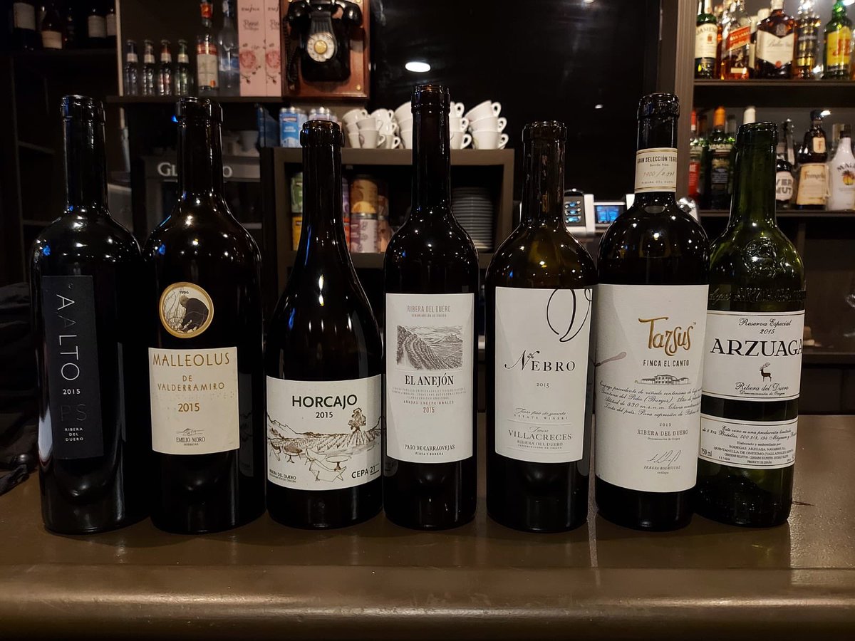vinosyvinazos's tweet photo. Increíble cata a ciegas hoy,7 @DORibera 2015 🔝. El q + gustó,#AaltoPS.El perdedor,curiosamente,el +
caro,Nebro @FcaVillacreces .Yo,hoy,me quedo con @emilio_moro Valderramiro,Aalto y Nebro.En ese orden. @Cepa21Bodegas #horcajo @PagoCarraovejas #anejon @BodegasArzuaga @TarsusVino https://t.co/sZMdQDz858