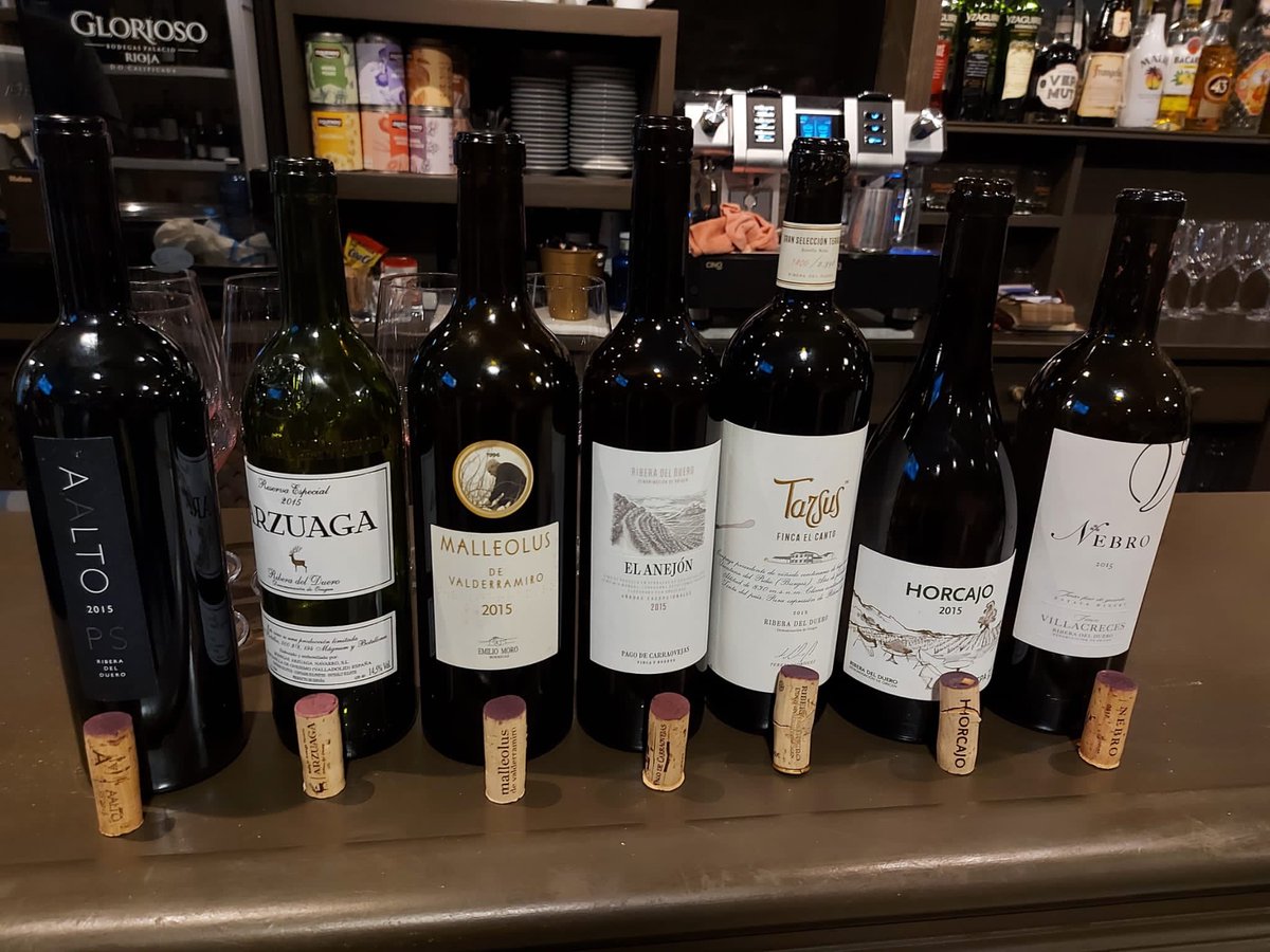 vinosyvinazos's tweet photo. Increíble cata a ciegas hoy,7 @DORibera 2015 🔝. El q + gustó,#AaltoPS.El perdedor,curiosamente,el +
caro,Nebro @FcaVillacreces .Yo,hoy,me quedo con @emilio_moro Valderramiro,Aalto y Nebro.En ese orden. @Cepa21Bodegas #horcajo @PagoCarraovejas #anejon @BodegasArzuaga @TarsusVino https://t.co/sZMdQDz858