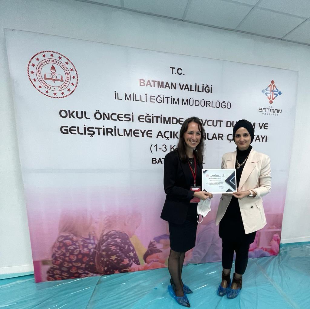 Genel Müdür Yardımcımız Sn.Hale Güneş ve Okul Öncesi Koordinatörümüz Sn.Tuğba Kater, Batman İl Milli Eğitim Müdürlüğü’nün "Okul Öncesi Eğitimde Mevcut Durum ve Geliştirilmeye Açık Alanlar Çalıştayı"nda, Bahçeşehir Koleji İklim Değişikliği Modülü’nü paylaştı. <a href="/BatmanilMEM/">Batman İl Millî Eğitim Müdürlüğü</a>